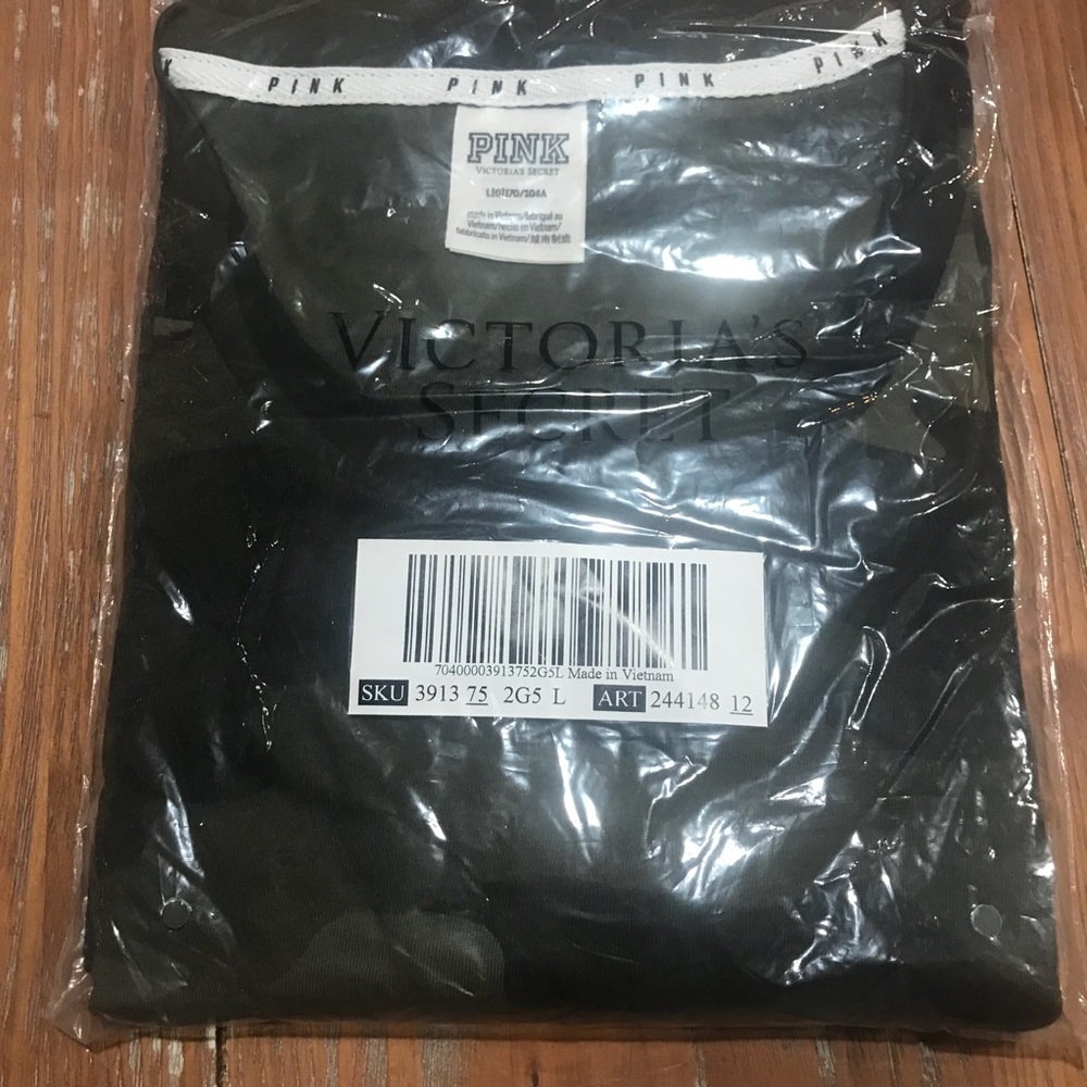 NEW VS PINK Camo Campus Pocket Tee - Picture 3 of 4